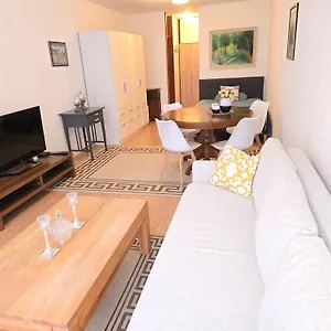 stuttgart-apartments-haris.stuttgart-hotel.com/